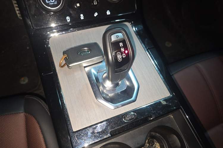 Used Land Rover Range Evoque 2021 Range Rover Velar 249 PS R-Dynamic S Performance Edition Gear Lever