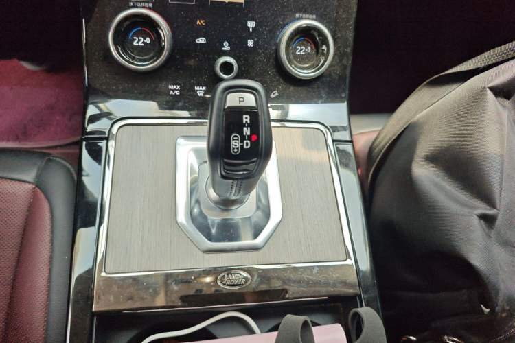 Used Land Rover Range Evoque 2021 Range Rover Velar 249 PS R-Dynamic S Performance Edition Gear Lever