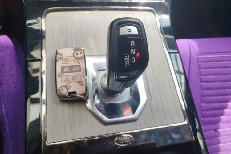 Used Land Rover Range Evoque 2021 Range Rover Velar 249 PS R-Dynamic S Performance Edition Gear Lever