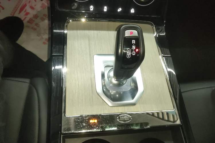 Used Land Rover Range Evoque 2021 Range Rover Velar 249 PS R-Dynamic S Performance Edition Gear Lever