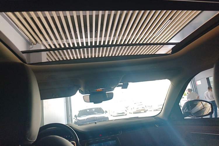 Used Land Rover Range Evoque 2021 Range Rover L 249 PS R-Dynamic SE Luxury Edition Headliner