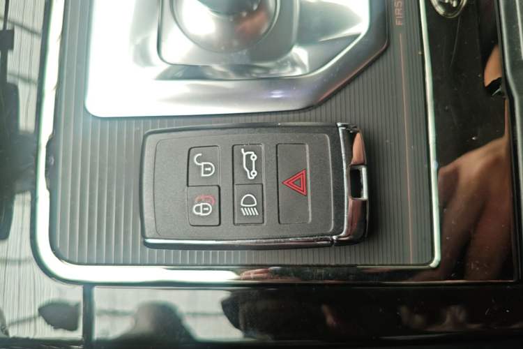 Used Land Rover Range Evoque 2021 Range Rover Velar L 249PS R-Dynamic First Edition Interior 1