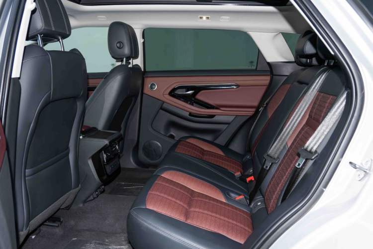 Used Land Rover Range Evoque 2021 Range Rover Velar L 249PS R-Dynamic First Edition Interior 4