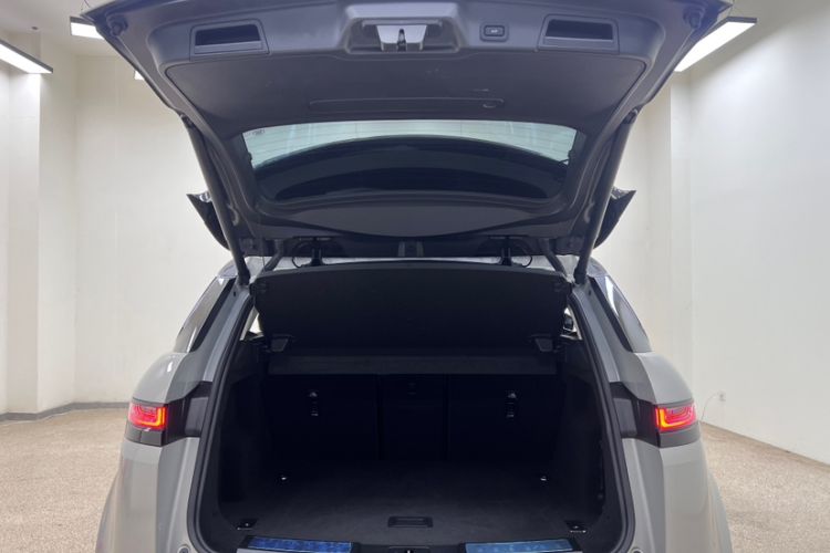 Used Land Rover Range Evoque 2021 Range Rover Velar L 249PS R-Dynamic First Edition Interior 6