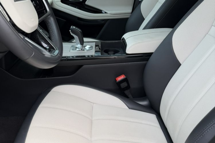 Used Land Rover Range Evoque 2021 Range Rover Velar 249 PS R-Dynamic S Performance Edition Interior 7