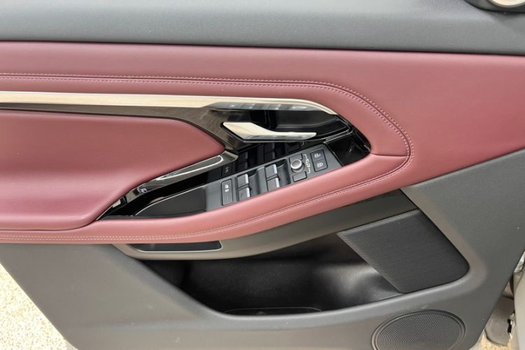 Used Land Rover Range Evoque 2021 Range Rover Velar L 249PS R-Dynamic First Edition Interior 8