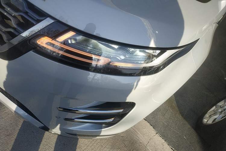 Used Land Rover Range Evoque 2021 Range Rover Velar 249 PS R-Dynamic S Performance Edition Left Front Headlight