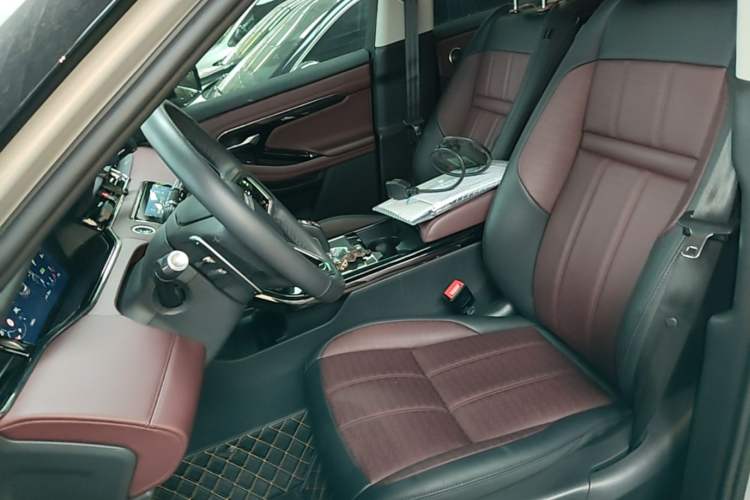 Used Land Rover Range Evoque 2021 Range Rover Velar L 249PS R-Dynamic First Edition Left Front Seat
