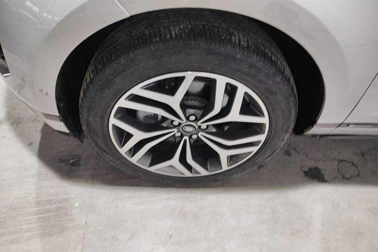 Used Land Rover Range Evoque 2021 Range Rover L 249 PS R-Dynamic SE Luxury Edition Left Front Wheel Hub