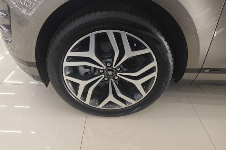 Used Land Rover Range Evoque 2021 Range Rover Velar 249 PS R-Dynamic S Performance Edition Left Front Wheel Hub