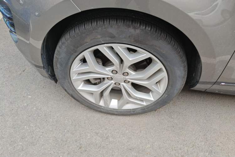 Used Land Rover Range Evoque 2021 Range Rover Evoque 200 PS R-Dynamic Standard Elite Edition Left Front Wheel Hub