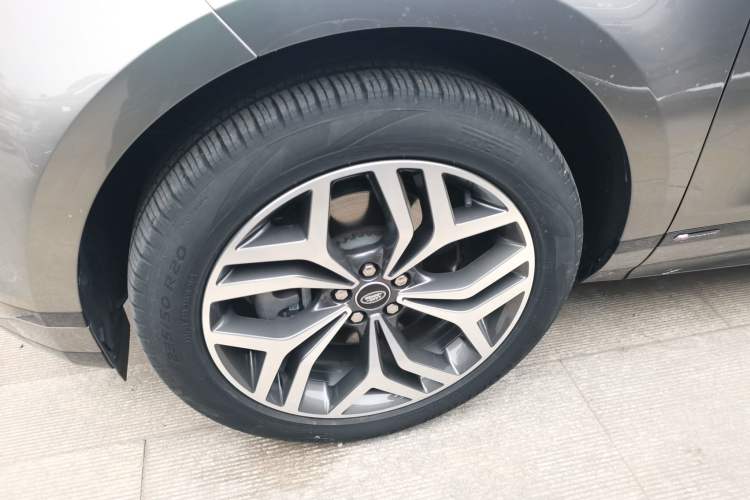 Used Land Rover Range Evoque 2021 Range Rover Velar L 249PS R-Dynamic First Edition Left Front Wheel Hub