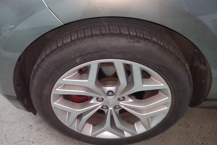 Used Land Rover Range Evoque 2021 Range Rover Evoque 200 PS R-Dynamic Standard Elite Edition Left Front Wheel Hub