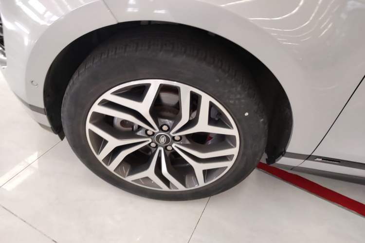 Used Land Rover Range Evoque 2021 Range Rover L 249 PS R-Dynamic SE Luxury Edition Left Front Wheel Hub