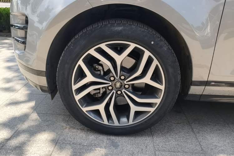 Used Land Rover Range Evoque 2021 Range Rover Velar L 249PS R-Dynamic First Edition Left Front Wheel Hub