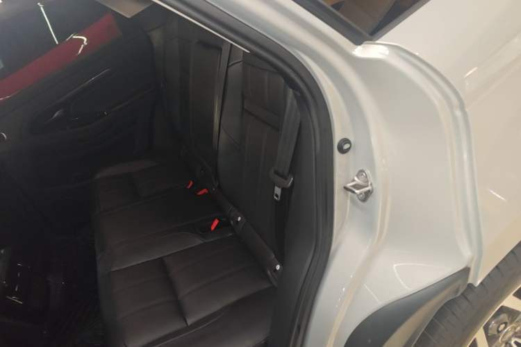 Used Land Rover Range Evoque 2021 Range Rover L 249 PS R-Dynamic SE Luxury Edition Left Rear Seat