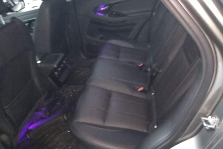 Used Land Rover Range Evoque 2021 Range Rover Evoque 200 PS R-Dynamic Standard Elite Edition Left Rear Seat