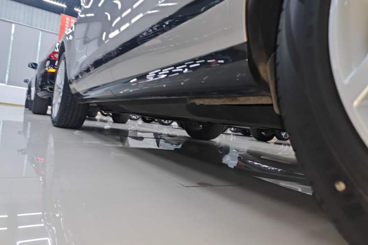 Used Land Rover Range Evoque 2021 Range Rover Evoque 200 PS R-Dynamic Standard Elite Edition Left Side Sill