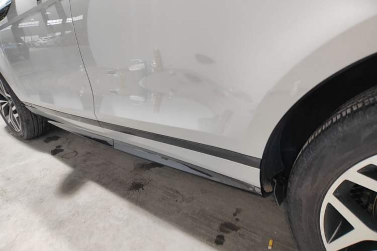 Used Land Rover Range Evoque 2021 Range Rover L 249 PS R-Dynamic SE Luxury Edition Left Side Sill