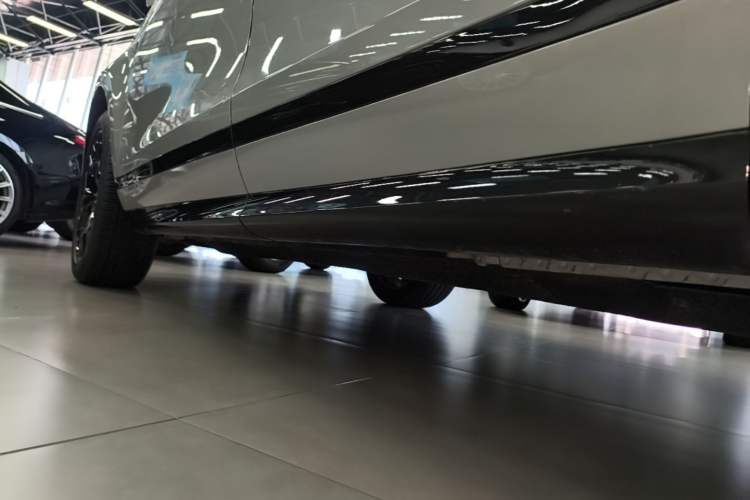 Used Land Rover Range Evoque 2021 Range Rover Velar 249 PS R-Dynamic S Performance Edition Left Side Sill