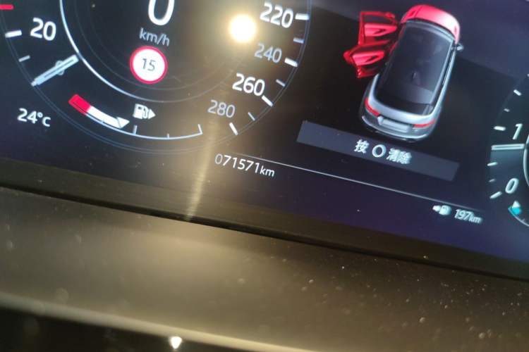 Used Land Rover Range Evoque 2021 Range Rover Velar 249 PS R-Dynamic S Performance Edition Odometer Close Up