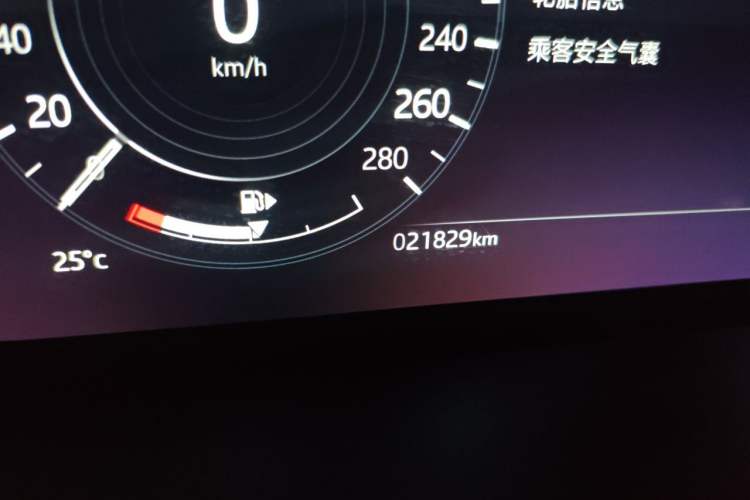 Used Land Rover Range Evoque 2021 Range Rover Velar 249 PS R-Dynamic HSE Luxury Edition Odometer Close Up