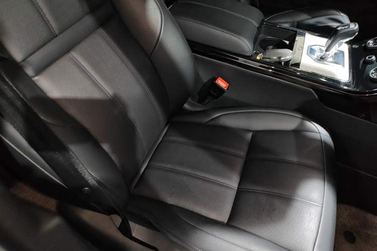 Used Land Rover Range Evoque 2021 Range Rover L 249 PS R-Dynamic SE Luxury Edition Right Front Seat