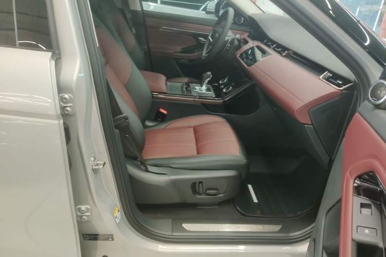 Used Land Rover Range Evoque 2021 Range Rover Velar L 249PS R-Dynamic First Edition Right Front Seat