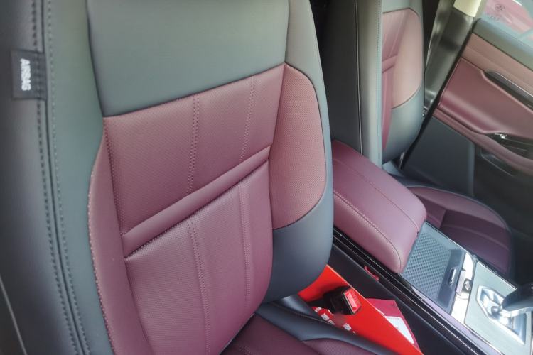 Used Land Rover Range Evoque 2021 Range Rover Velar 249 PS R-Dynamic HSE Luxury Edition Right Front Seat