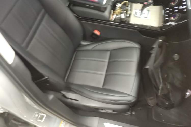 Used Land Rover Range Evoque 2021 Range Rover Velar 249 PS R-Dynamic S Performance Edition Right Front Seat
