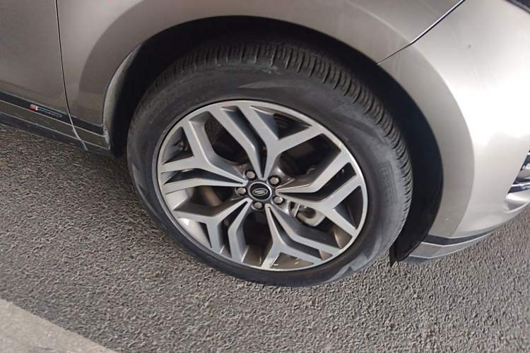 Used Land Rover Range Evoque 2021 Range Rover L 249 PS R-Dynamic SE Luxury Edition Right Front Wheel Hub