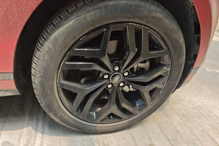 Used Land Rover Range Evoque 2021 Range Rover Velar 249 PS R-Dynamic S Performance Edition Right Front Wheel Hub