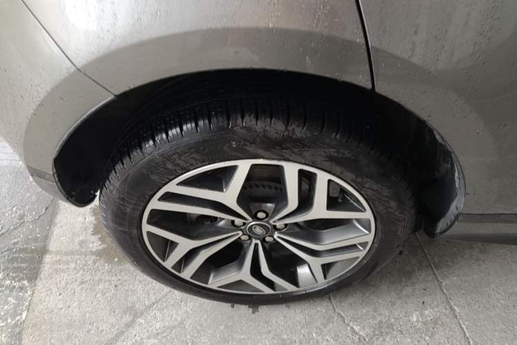 Used Land Rover Range Evoque 2021 Range Rover Velar 249 PS R-Dynamic S Performance Edition Right Rear Wheel Hub