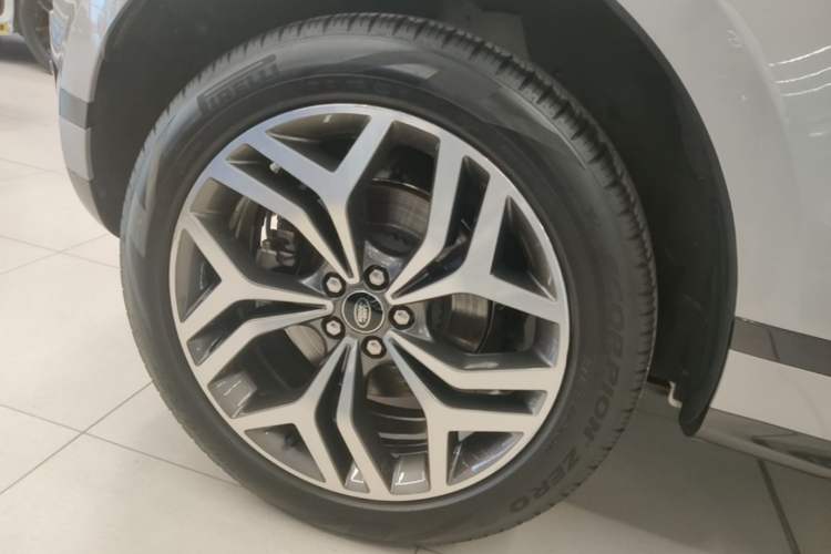 Used Land Rover Range Evoque 2021 Range Rover Velar L 249PS R-Dynamic First Edition Right Rear Wheel Hub