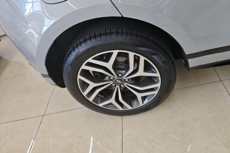 Used Land Rover Range Evoque 2021 Range Rover Velar L 249PS R-Dynamic First Edition Right Rear Wheel Hub