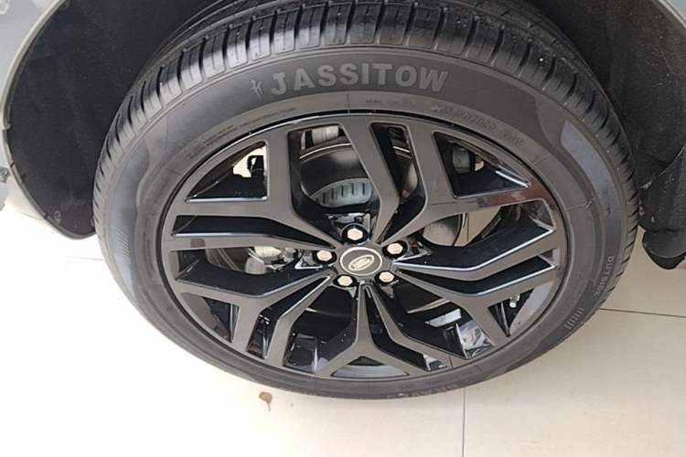 Used Land Rover Range Evoque 2021 Range Rover Velar 249 PS R-Dynamic S Performance Edition Right Rear Wheel Hub