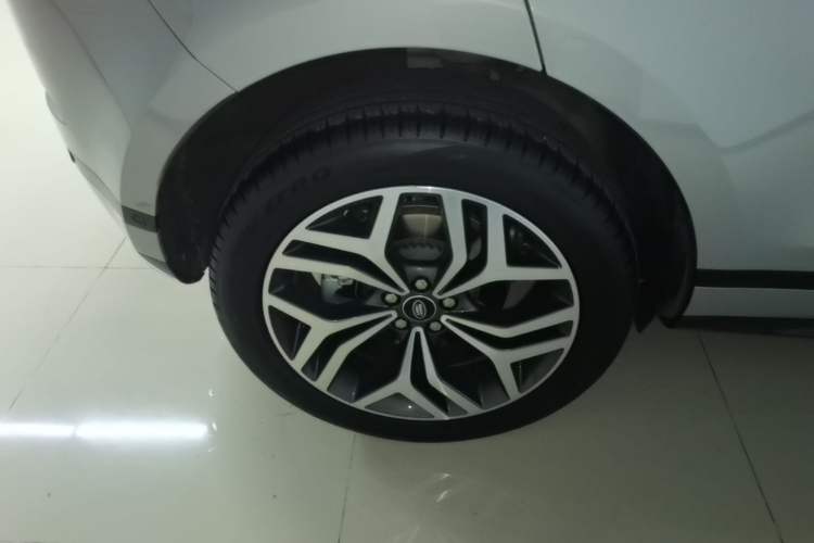 Used Land Rover Range Evoque 2021 Range Rover L 249 PS R-Dynamic SE Luxury Edition Right Rear Wheel Hub