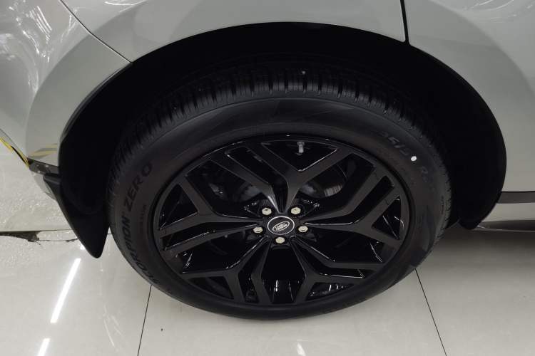 Used Land Rover Range Evoque 2021 Range Rover Velar 249 PS R-Dynamic HSE Luxury Edition Right Rear Wheel Hub