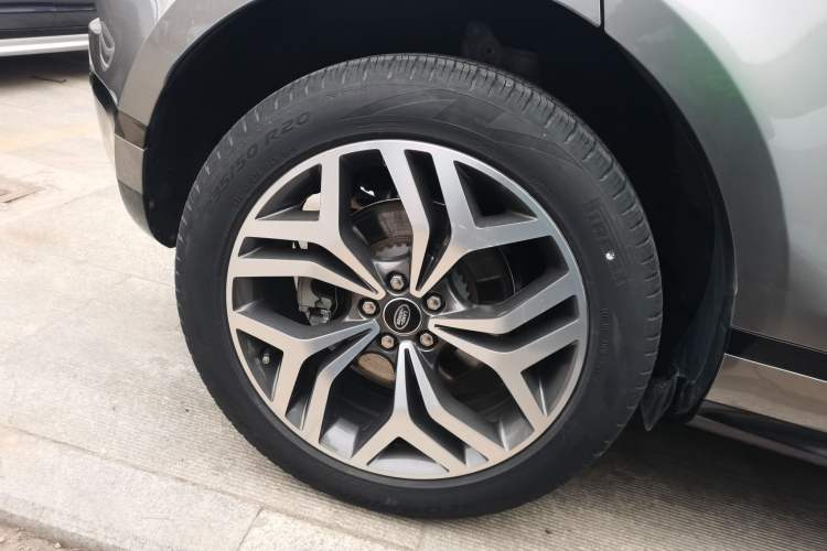 Used Land Rover Range Evoque 2021 Range Rover Velar L 249PS R-Dynamic First Edition Right Rear Wheel Hub