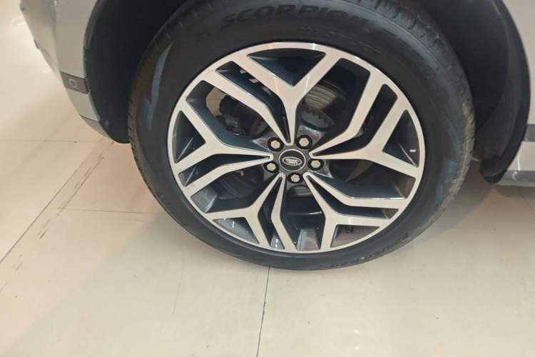 Used Land Rover Range Evoque 2021 Range Rover L 249 PS R-Dynamic SE Luxury Edition Right Rear Wheel Hub