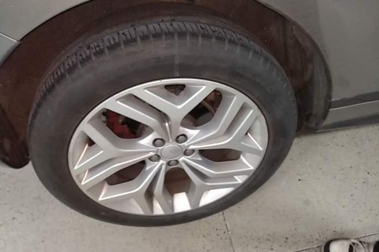 Used Land Rover Range Evoque 2021 Range Rover Evoque 200 PS R-Dynamic Standard Elite Edition Right Rear Wheel Hub