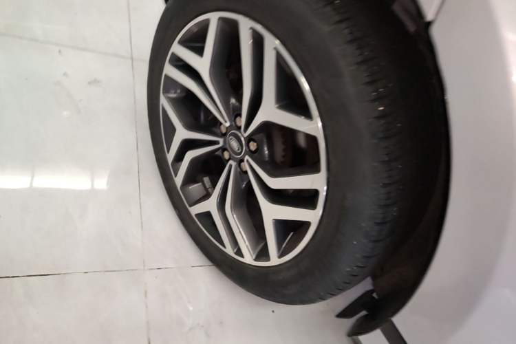 Used Land Rover Range Evoque 2021 Range Rover L 249 PS R-Dynamic SE Luxury Edition Right Rear Wheel Hub