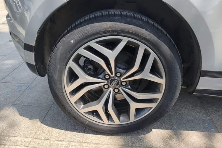 Used Land Rover Range Evoque 2021 Range Rover Velar L 249PS R-Dynamic First Edition Right Rear Wheel Hub