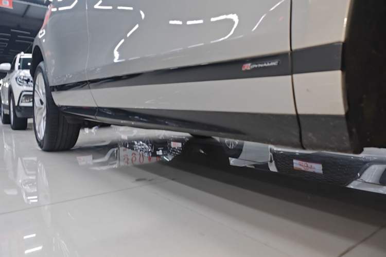 Used Land Rover Range Evoque 2021 Range Rover Evoque 200 PS R-Dynamic Standard Elite Edition Right Side Sill