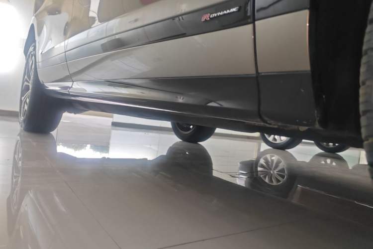 Used Land Rover Range Evoque 2021 Range Rover Velar 249 PS R-Dynamic S Performance Edition Right Side Sill