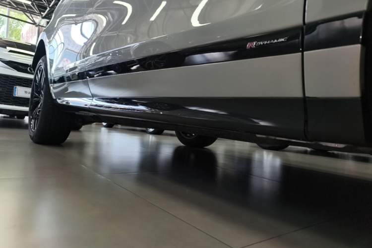 Used Land Rover Range Evoque 2021 Range Rover Velar 249 PS R-Dynamic S Performance Edition Right Side Sill