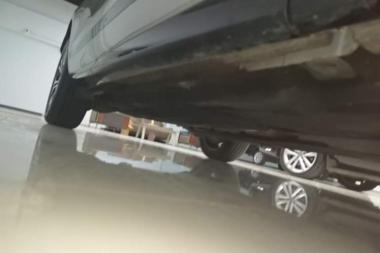 Used Land Rover Range Evoque 2021 Range Rover L 249 PS R-Dynamic SE Luxury Edition Right Side Sill