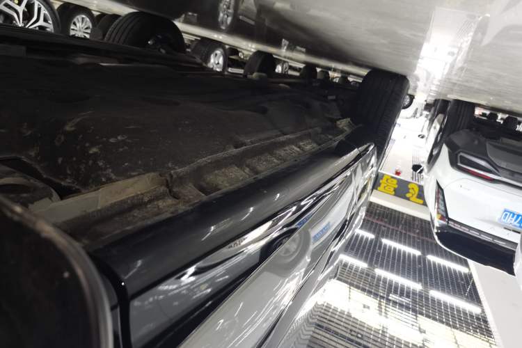 Used Land Rover Range Evoque 2021 Range Rover Velar 249 PS R-Dynamic HSE Luxury Edition Right Side Sill