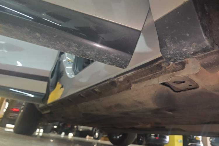 Used Land Rover Range Evoque 2021 Range Rover L 249 PS R-Dynamic SE Luxury Edition Right Side Sill