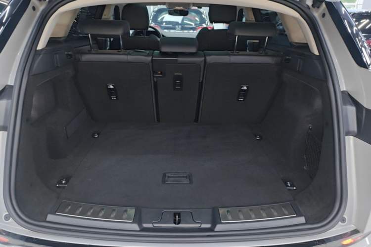 Used Land Rover Range Evoque 2021 Range Rover Evoque 200 PS R-Dynamic Standard Elite Edition Trunk
